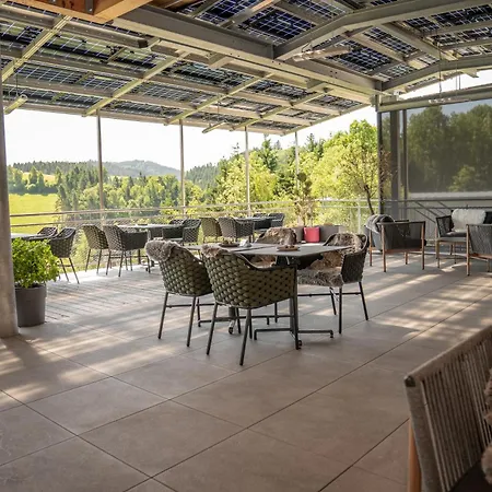 Koenigswieser Hof * Königswiesen